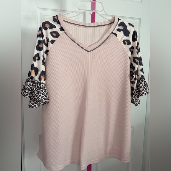 MyKrazyTees
Women V Neck Leopard Raglan - Picture 10 of 10